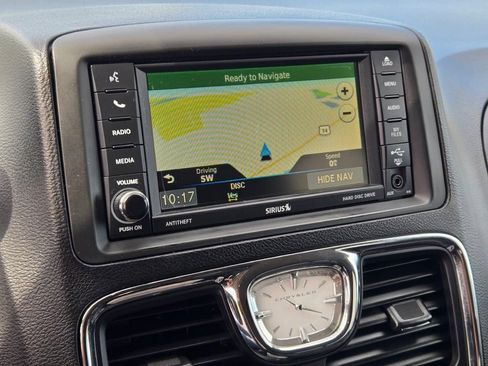 Used 2014 Chrysler Town & Country Touring FWD image 26
