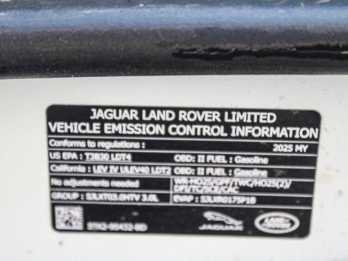 Used 2025 Land Rover Range Rover SE AWD/4WD image 28