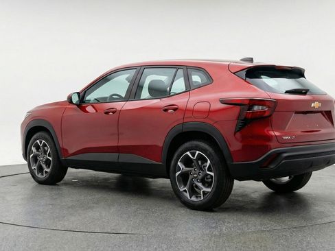 Used 2025 Chevrolet Trax LT FWD image 6