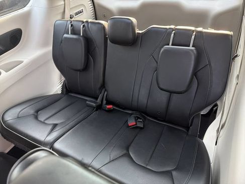 Used 2019 Chrysler Pacifica Limited FWD image 22