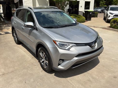 Used 2016 Toyota RAV4 XLE AWD/4WD image 2