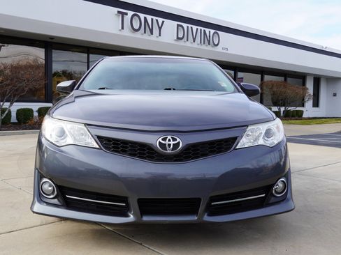 Used 2013 Toyota Camry SE image 3
