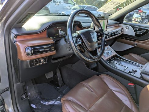 Used 2023 Lincoln Aviator Reserve w/ Equipment Group 201A image 14