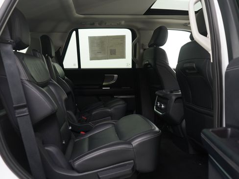 Used 2025 Ford Expedition Platinum AWD/4WD image 13