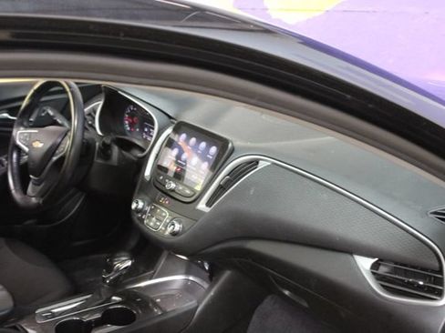 Used 2022 Chevrolet Malibu LT w/ Redline Edition FWD image 12