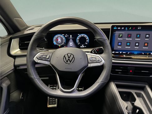 Used 2025 Volkswagen Tiguan SE R-Line AWD/4WD image 19