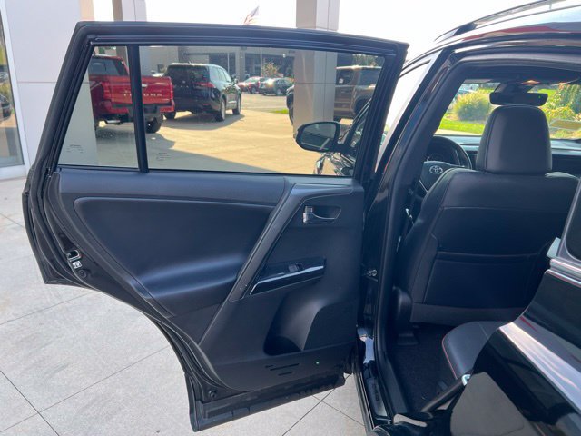 Used 2018 Toyota RAV4 SE w/ Power Extra Value Package AWD/4WD image 28