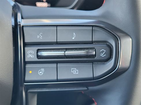 Used 2025 GMC Canyon AT4 w/ AT4X Package image 17