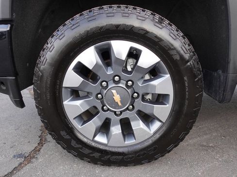 Used 2022 Chevrolet Silverado 2500 Custom w/ Custom Value Package image 43