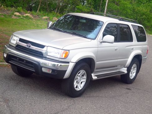 Used 2001 Toyota 4Runner SR5 RWD image 18