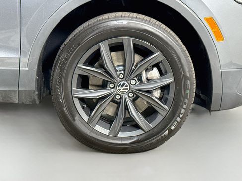 Used 2024 Volkswagen Tiguan SE FWD image 32