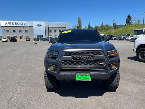 Used 2020 Toyota Tacoma TRD Off-Road w/ TRD Premium Off Road Package AWD/4WD image 10