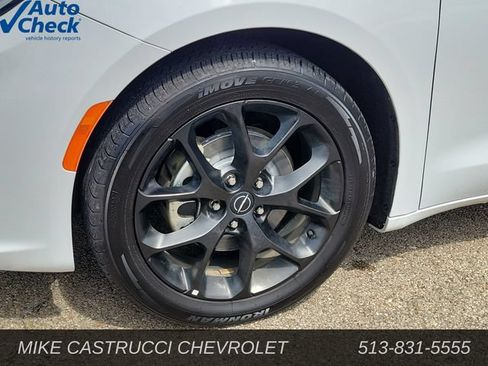 Used 2025 Chrysler Pacifica Limited FWD image 9