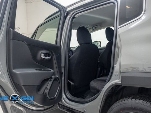 Used 2022 Jeep Renegade Latitude w/ Convenience Group image 24
