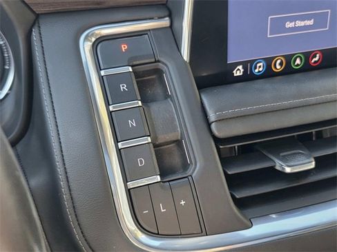 Used 2021 Chevrolet Suburban Z71 w/ Luxury Package image 17