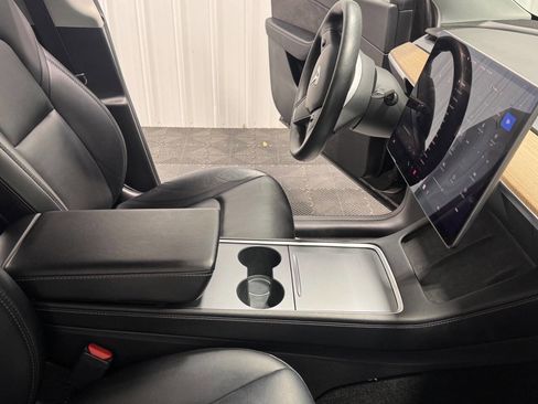 Used 2021 Tesla Model Y Long Range image 22