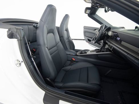 Certified 2025 Porsche 911 Carrera RWD image 39