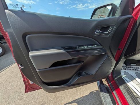 Used 2019 Chevrolet Colorado Z71 AWD/4WD image 16