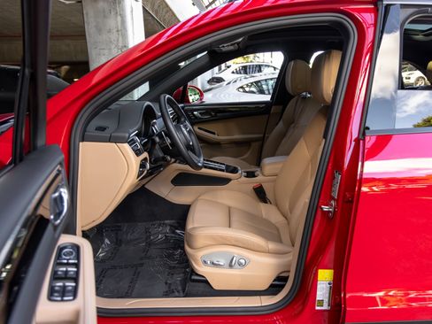 Certified 2026 Porsche Macan AWD/4WD image 25