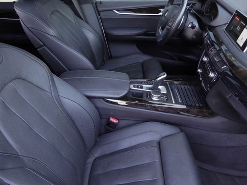 Used 2018 BMW X5 xDrive50i w/ Executive Package AWD/4WD image 12