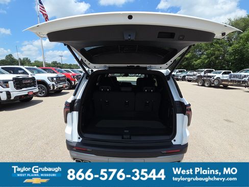 New 2026 Chevrolet Traverse LT w/ Sun and Wheel Package FWD image 33