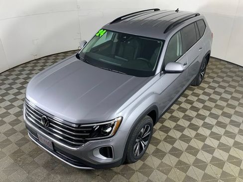 Used 2024 Volkswagen Atlas SE AWD/4WD image 18