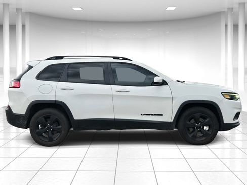 Used 2019 Jeep Cherokee Latitude Plus AWD/4WD image 2