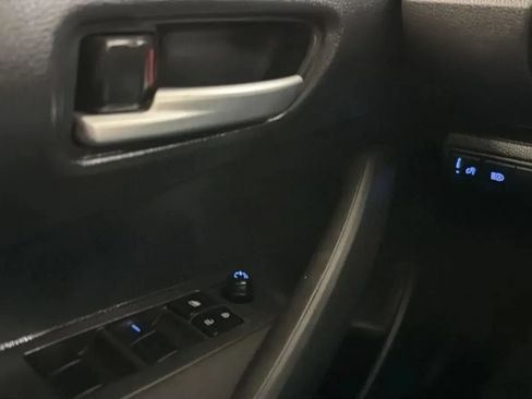 Used 2020 Toyota Corolla LE FWD image 16