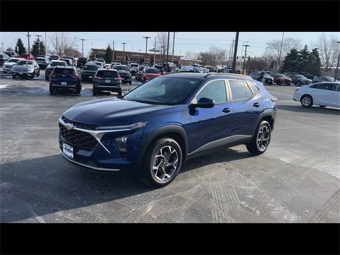 Certified 2024 Chevrolet Trax LT w/ Driver Confidence Package image 4