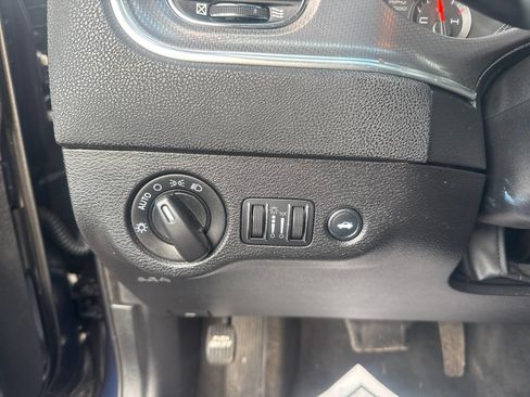 Used 2011 Dodge Charger SE w/ Connectivity Group image 24