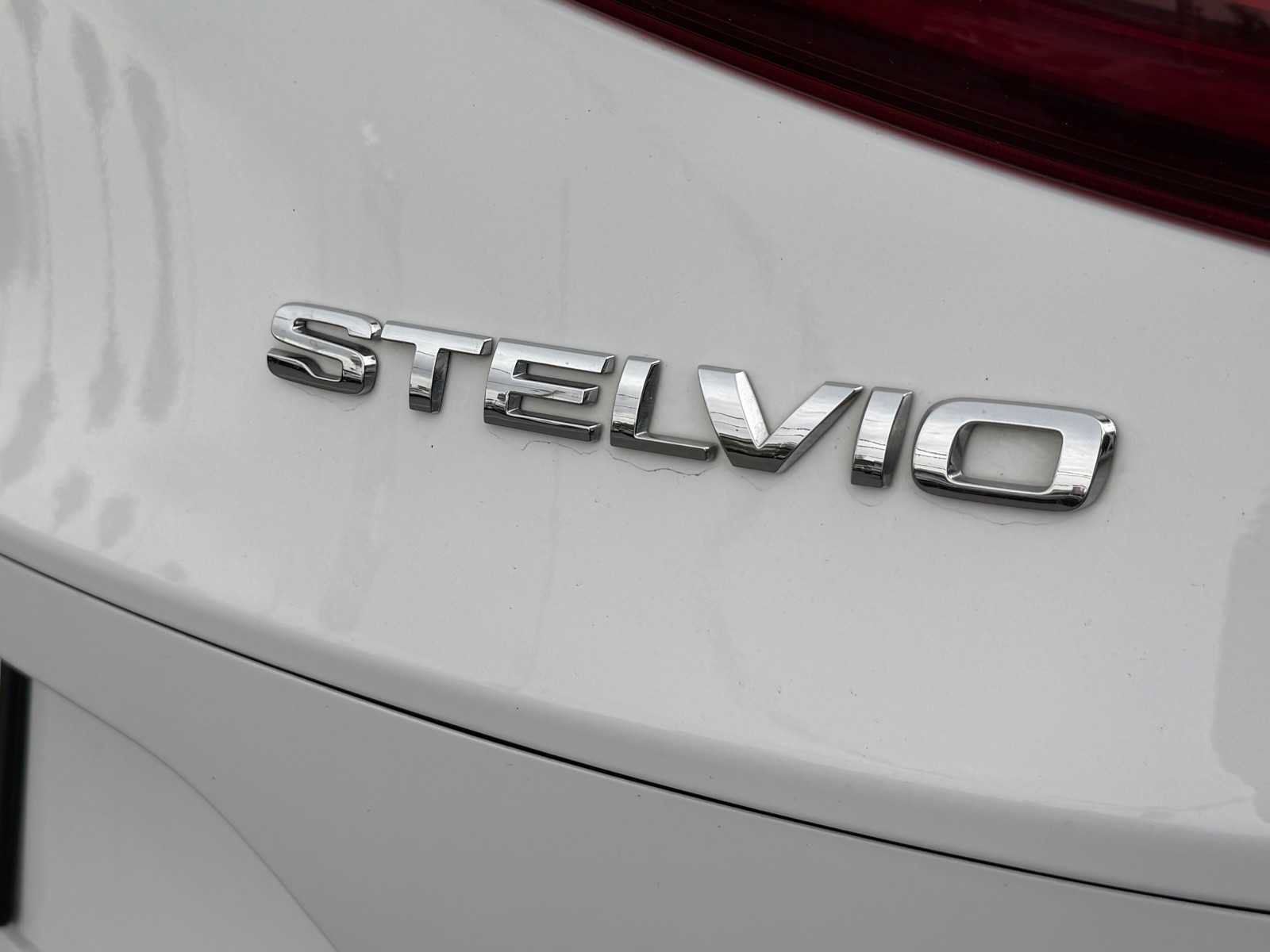 Used 2022 Alfa Romeo Stelvio Ti AWD/4WD image 31