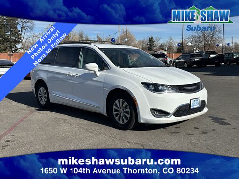 Used 2017 Chrysler Pacifica Touring-L image 3
