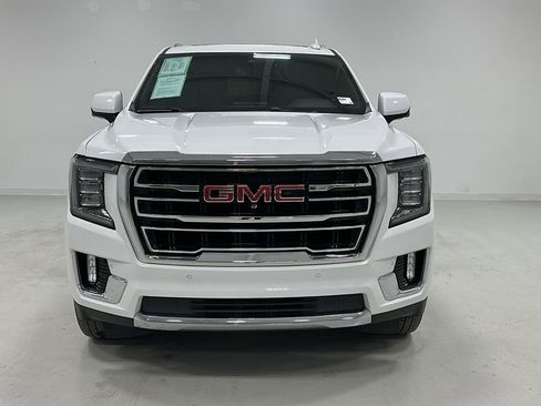 Used 2024 GMC Yukon SLT w/ SLT Premium Package image 8