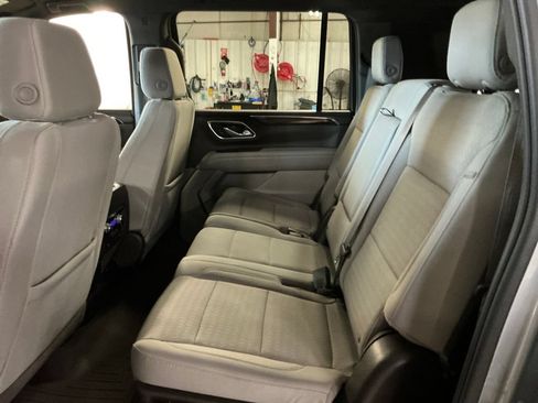 Used 2023 GMC Yukon XL SLE AWD/4WD image 26