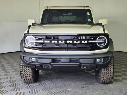 New 2026 Ford Bronco Outer Banks w/ Sasquatch Package AWD/4WD image 2