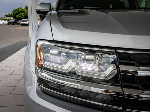 Used 2019 Volkswagen Atlas SE w/ Towing Package FWD image 4