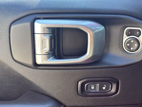 Used 2024 Jeep Wrangler Unlimited Rubicon 392 image 17