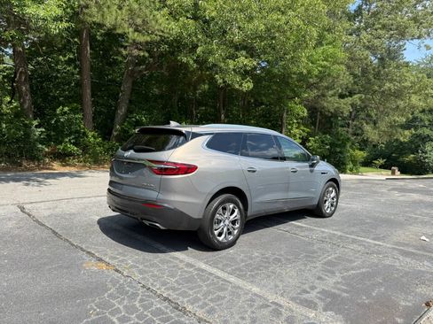 Used 2018 Buick Enclave Avenir w/ Avenir Technology Package AWD/4WD image 4
