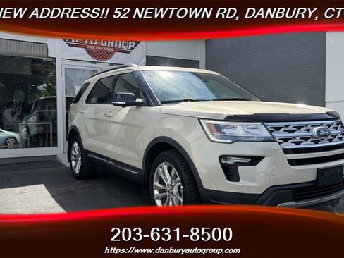 Used 2018 Ford Explorer XLT w/ Equipment Group 202A AWD/4WD image 7