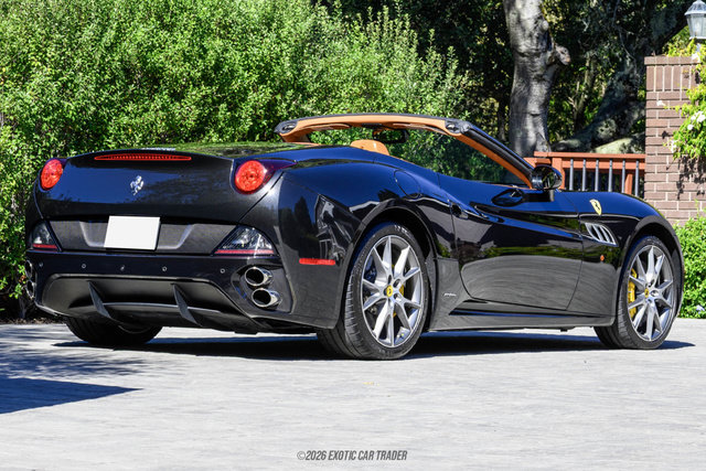 Used 2013 Ferrari California RWD image 7