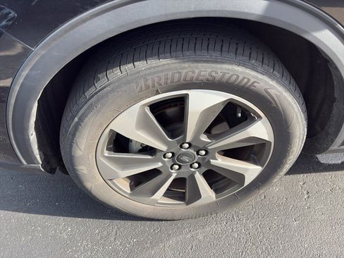 Used 2023 Ford Escape Platinum w/ Premium Technology Package image 2