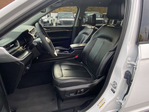 Certified 2023 Jeep Grand Cherokee L Limited image 18