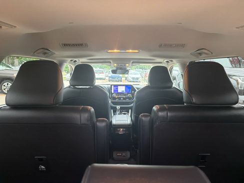 Used 2024 Toyota Highlander Limited AWD/4WD image 39