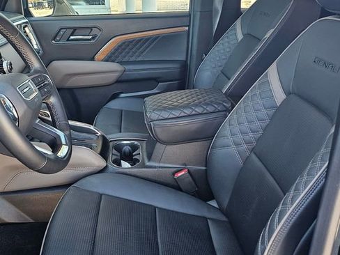 Used 2024 GMC Canyon Denali AWD/4WD image 4