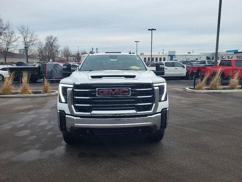 Used 2024 GMC Sierra 2500 SLE w/ SLE Value Package; image 8