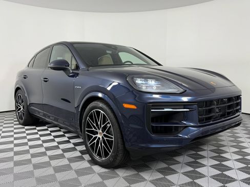 Certified 2026 Porsche Cayenne E-Hybrid Coupe AWD/4WD image 7
