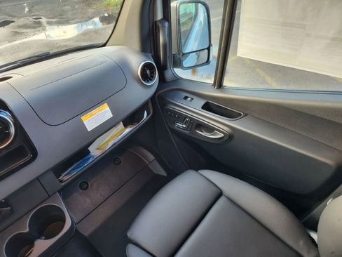 Used 2025 Mercedes-Benz Sprinter 2500 image 44