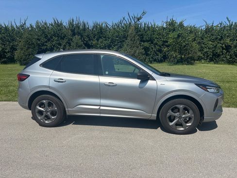 Used 2024 Ford Escape ST-Line w/ Tech Pack #1 AWD/4WD image 9