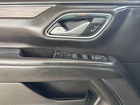 Used 2022 Chevrolet Suburban LT AWD/4WD image 11