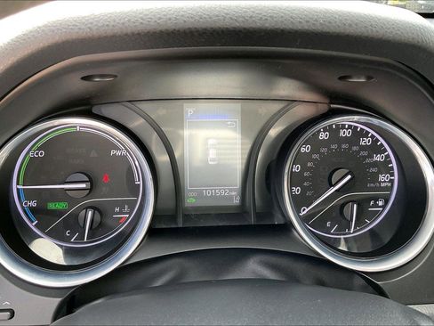 Used 2020 Toyota Camry LE image 13